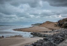 移民小船英吉利海峡遇险 英法联合搜救