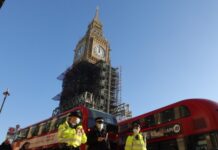 调查:收入少、士气低 英国近两成警察欲两年内辞职