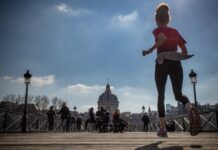 研究:每半小时活动五分钟或可缓解久坐危害