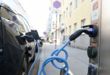 欧洲车协会长说欧盟电动车充电设施建设太慢