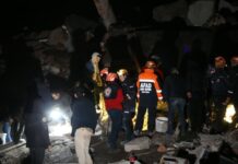 土耳其数十名运动员被埋地震废墟