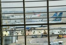 充电宝起火 美国一客机返航4人送医院