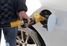 回应西方“限价” 俄罗斯3月减产原油