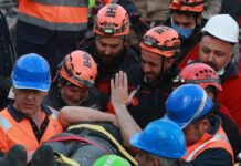 土耳其地震 | 多人被埋超200小时获救 “生命奇迹”还在继续