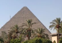 考古学家发现胡夫金字塔内暗道