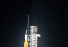 美国拟明年11月开展载人绕月飞行