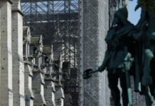 大火“揭秘”巴黎圣母院“创新建筑法”