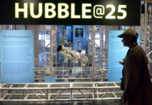 哈勃望远镜观察到“流浪黑洞”离开星系的迹象