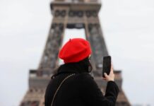 法国议会通过政府退休制度改革方案