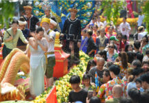 泰国宋干节庆祝活动全面“回归”