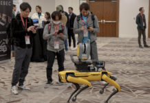 美国研制出适应崎岖路面的蜈蚣型机器人