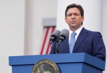 特朗普“劲敌”宣布竞选总统 活动遇技术故障陷尴尬