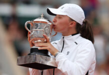 斯维亚特克苦战三盘击败穆霍娃 卫冕法网女单冠军