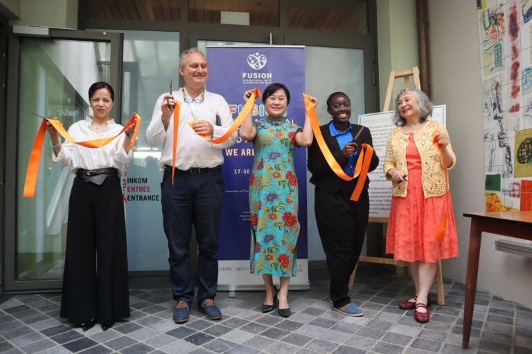 【视频+图文】“我们是一家”主题画展在布鲁塞尔移民博物馆开幕