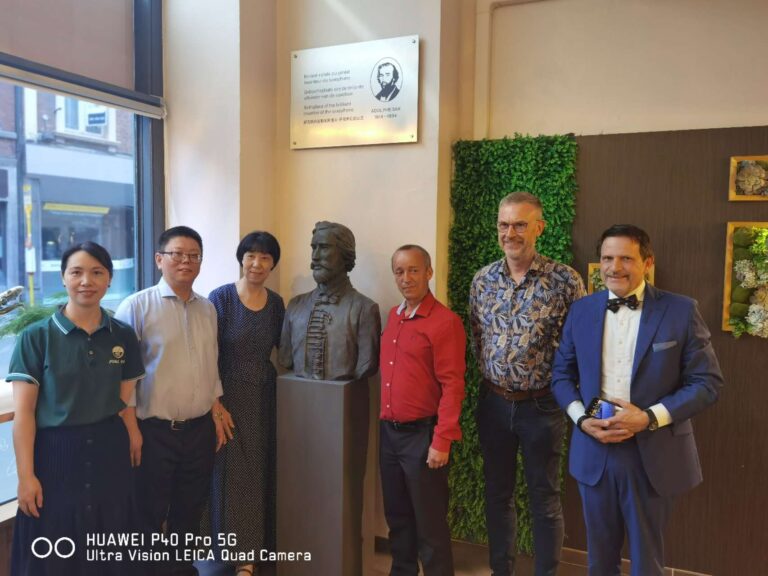 【华人艺术家创作】萨克斯风发明者半身像在比利时迪南落成