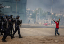 法国多个城市再次爆发骚乱