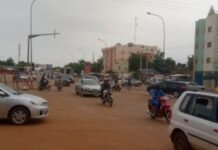 西共体向尼日尔政变军人下通牒 法国大使馆遭冲击