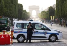 法国骚乱趋于平息 政府考虑加强社媒监管