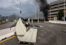 法国政府宣布取消大型活动以应对全国骚乱