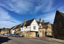 英国举办沼泽潜泳世锦赛