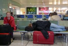 英国空管系统故障致大量航班取消或延误