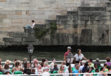 法国多地打破高温纪录 巴黎出台城市应对策略