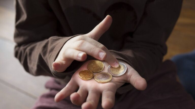 【比利时贫富差距继续拉大】穷的更穷 越陷越深