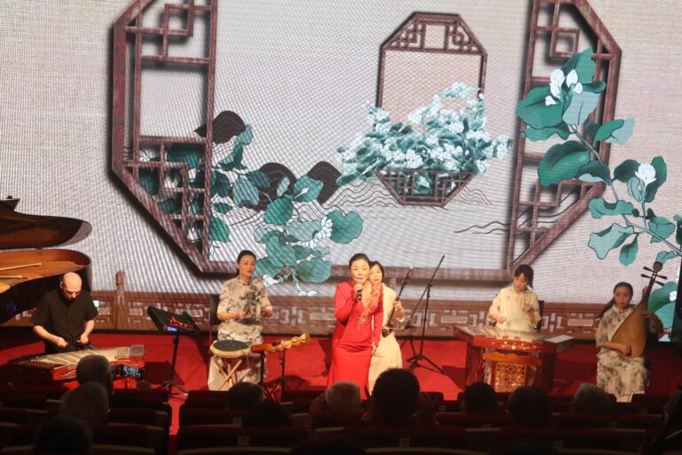 【天涯共此时】中比友人相聚在布鲁塞尔中国文化中心 共享东方浪漫