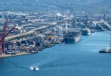 英国“零敲碎打”与美国第六州签署贸易协议