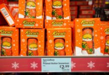 英国今年圣诞购物季格外早 生活成本上升是主因