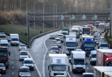 【劳资】在比利时因交通堵塞迟到(上班) 算谁的?