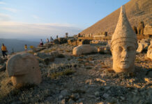 土耳其专家用纳米石灰成功修复内姆鲁特山遗址雕像裂缝