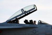 美军在地中海东部举行双航母演习