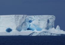 世界最大冰山加速漂离