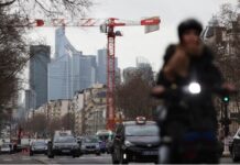 法国机场被扣飞机抵达印度