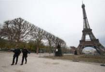 法国警方:巴黎持刀袭击者与此前的两起恐袭案凶手有联系