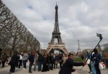 景点排队哪家久?埃菲尔铁塔拔头筹