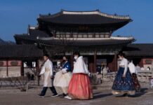 韩国景福宫外墙连续两天遭恶意涂鸦 一嫌疑人自首