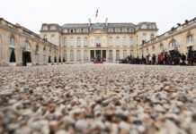 法国总理博尔内辞职