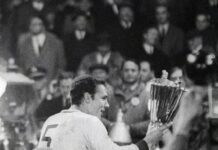 德国各界悼念足坛传奇贝肯鲍尔