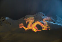 达沃斯群山中的祥龙——瑞士艺术家用灯光秀庆祝龙年春节