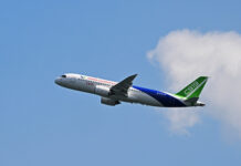 中国产C919和ARJ21飞机首次亮相新加坡航展