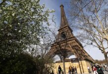 迎奥运 巴黎恢复具百年历史的服务员赛跑