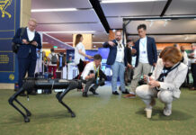 美国机器“警犬”出任务中弹后退役