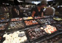 非洲可可豆减产 全球巧克力恐更贵