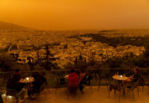 希腊遭遇强沙尘天气