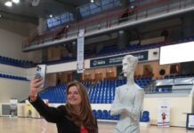 巴黎奥运会 | 中国创作的顾拜旦雕塑在巴黎展出