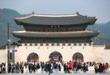 韩国医生“辞职潮”持续三个月 政府坚持推进扩招计划