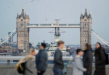 六周见分晓 英国两大政党启动竞选