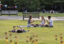 英机构呼吁人们加强防晒预防黑色素瘤